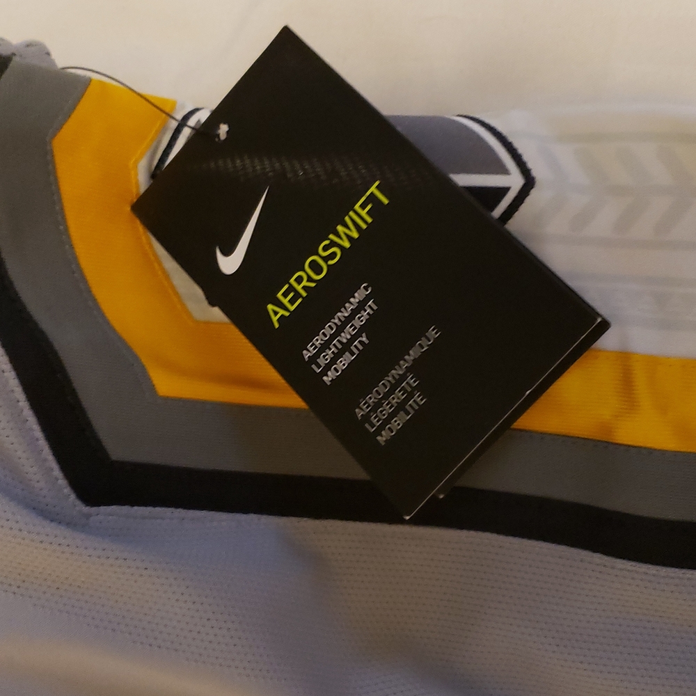 Lebron James jersey - Picture 8 of 9